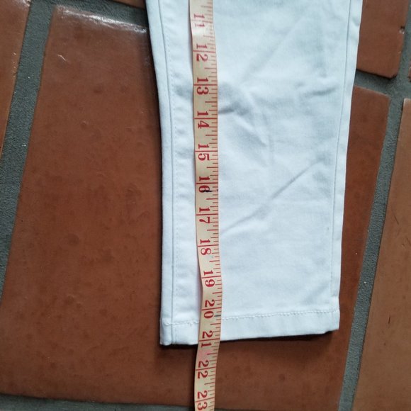 SUKO Mid Rise Pull On White Stretch Denim Capris - Picture 8 of 10